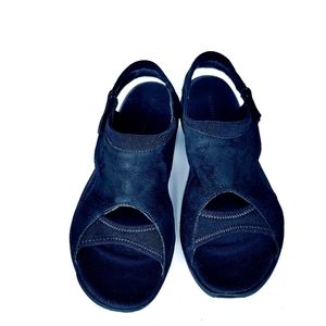 Merrell black leather sandals 9